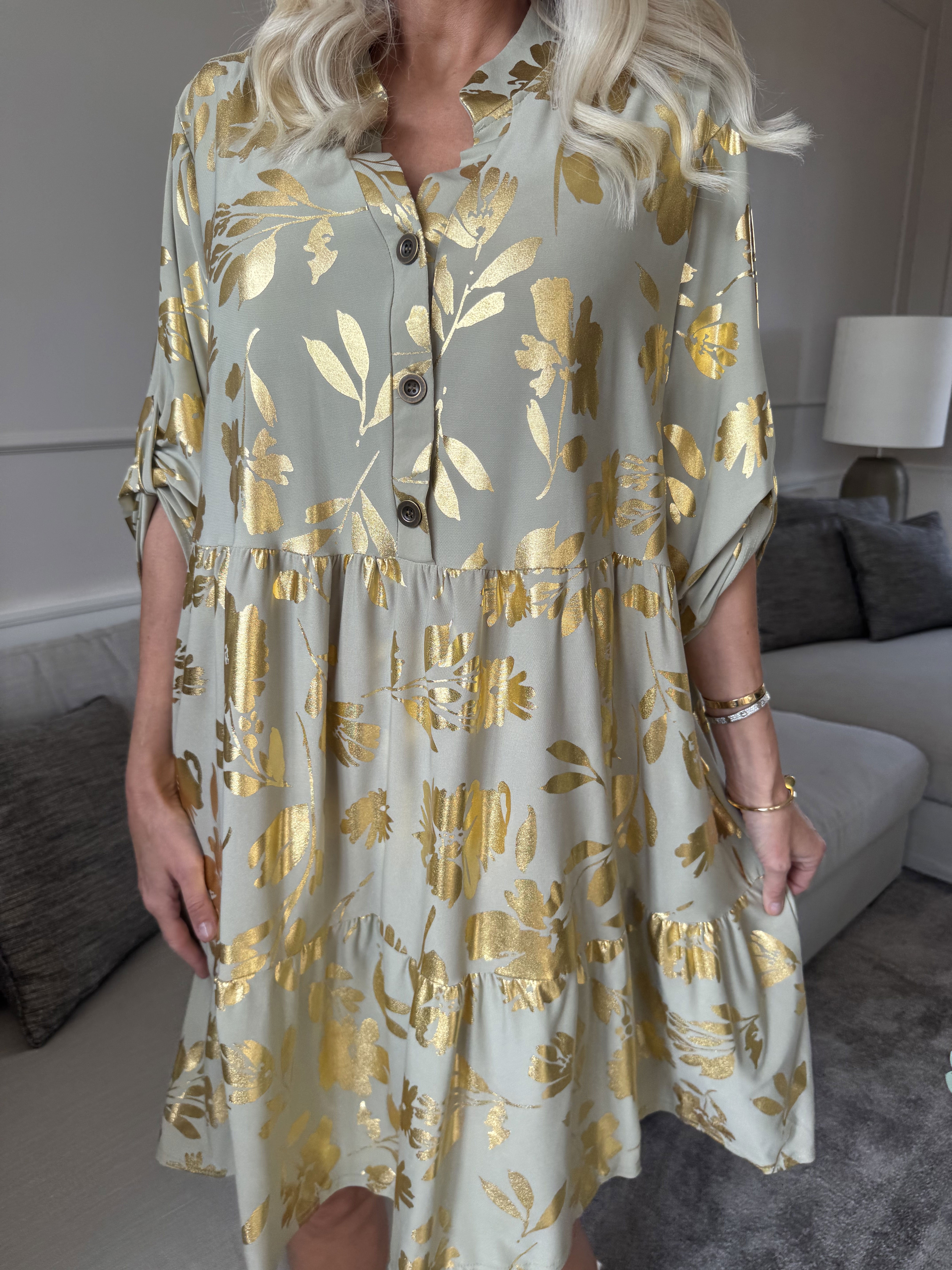 Milano Gold Flower Midi - Kjole med guld blade og lag på lag look